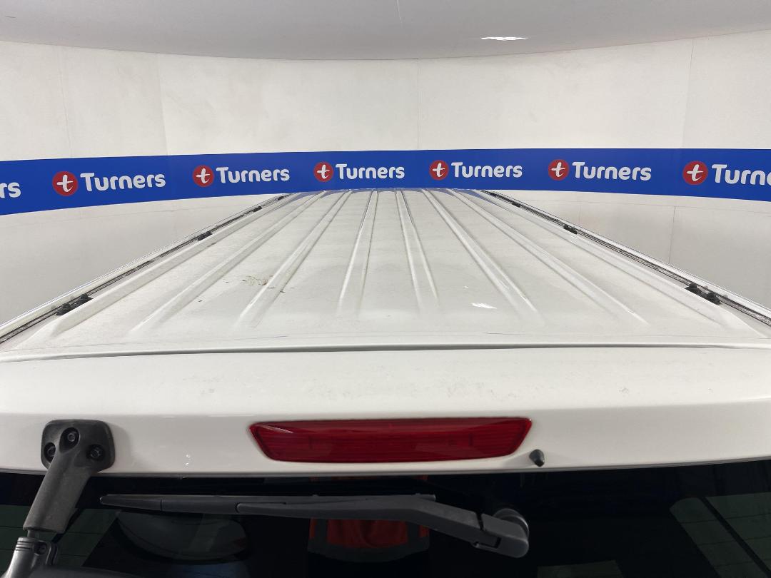 Photo '23' of Nissan NV350