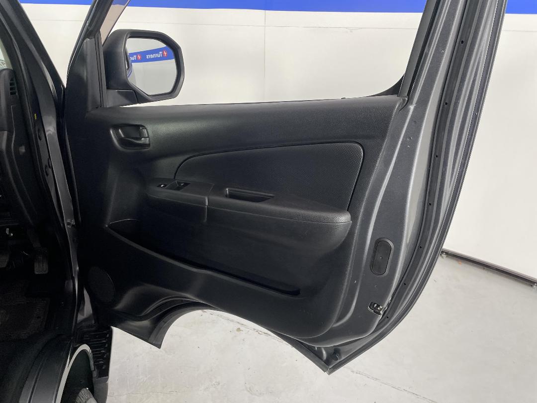 Photo '15' of Nissan NV350 Photo '15' of Nissan NV350