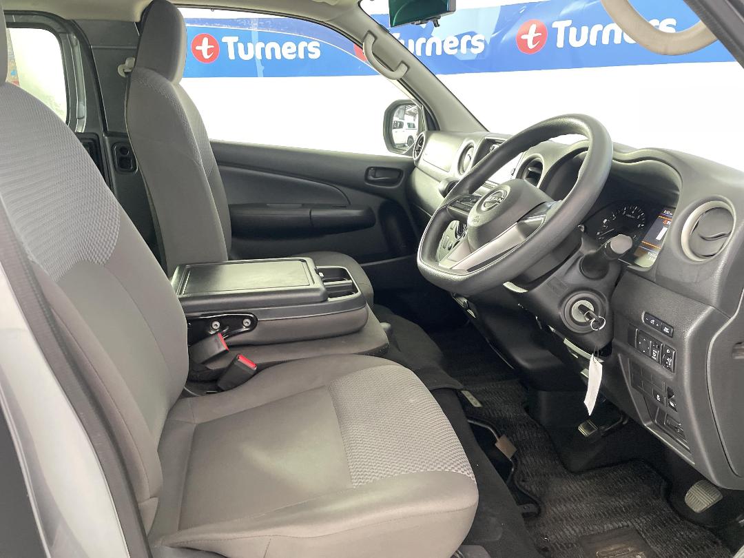 Photo '16' of Nissan NV350 Photo '16' of Nissan NV350