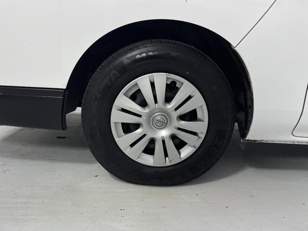 Photo '10' of Nissan NV350