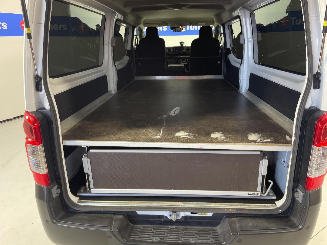 Photo '14' of Nissan NV350