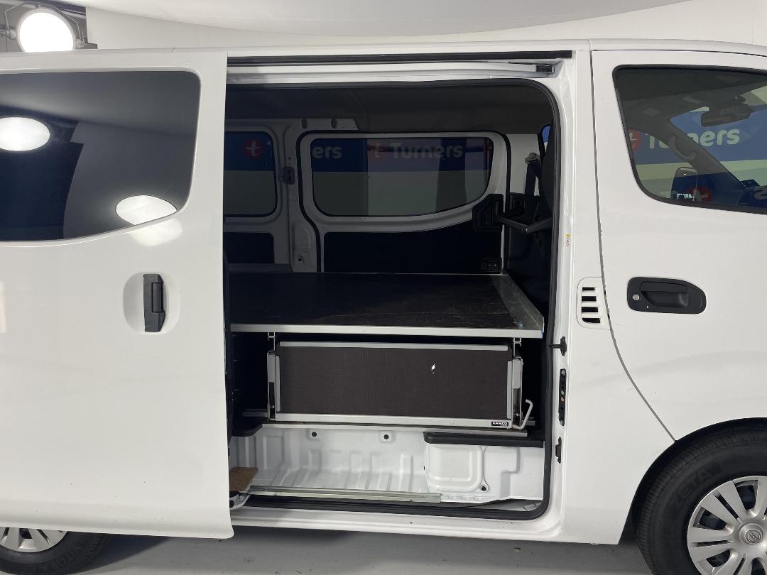 Photo '19' of Nissan NV350