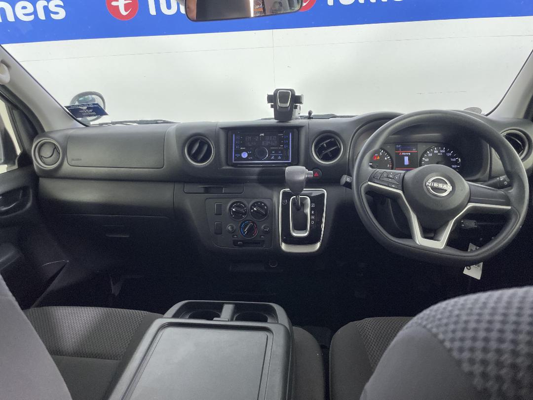 Photo '17' of Nissan NV350