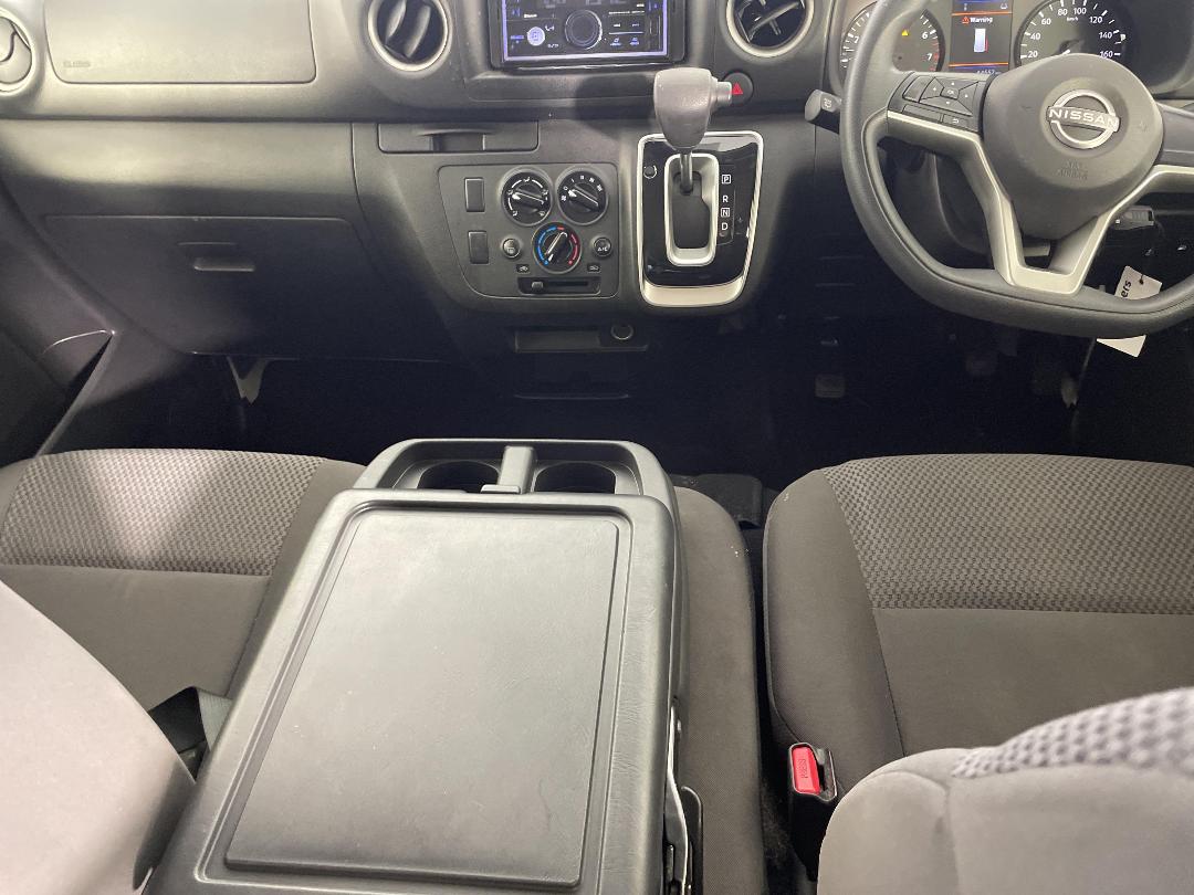 Photo '18' of Nissan NV350