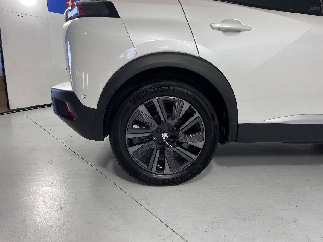 Photo '12' of Peugeot 2008