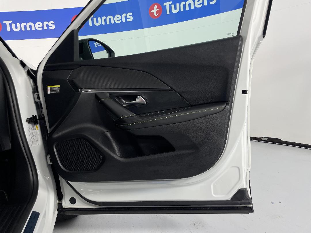 Photo '15' of Peugeot 2008