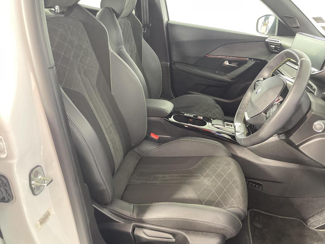 Photo '16' of Peugeot 2008