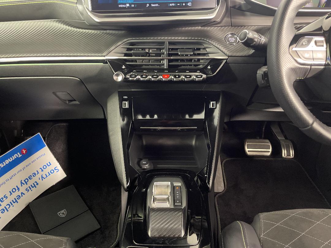 Photo '18' of Peugeot 2008