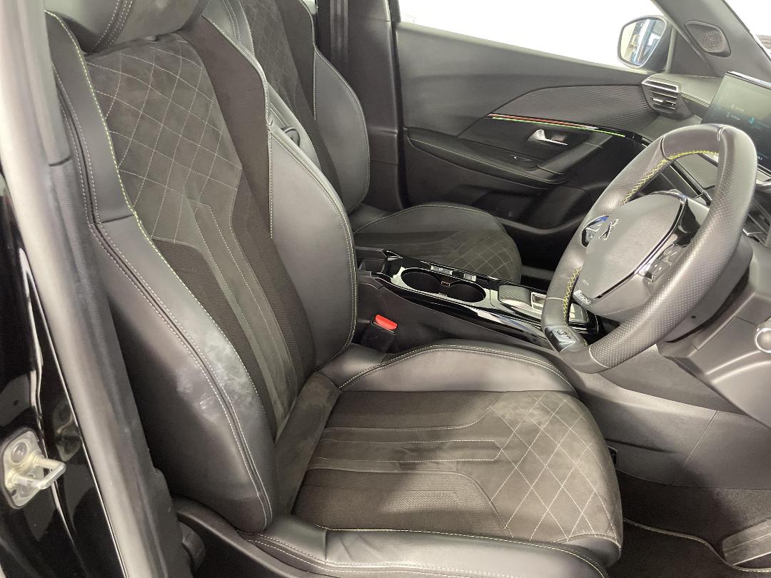 Photo '16' of Peugeot 2008