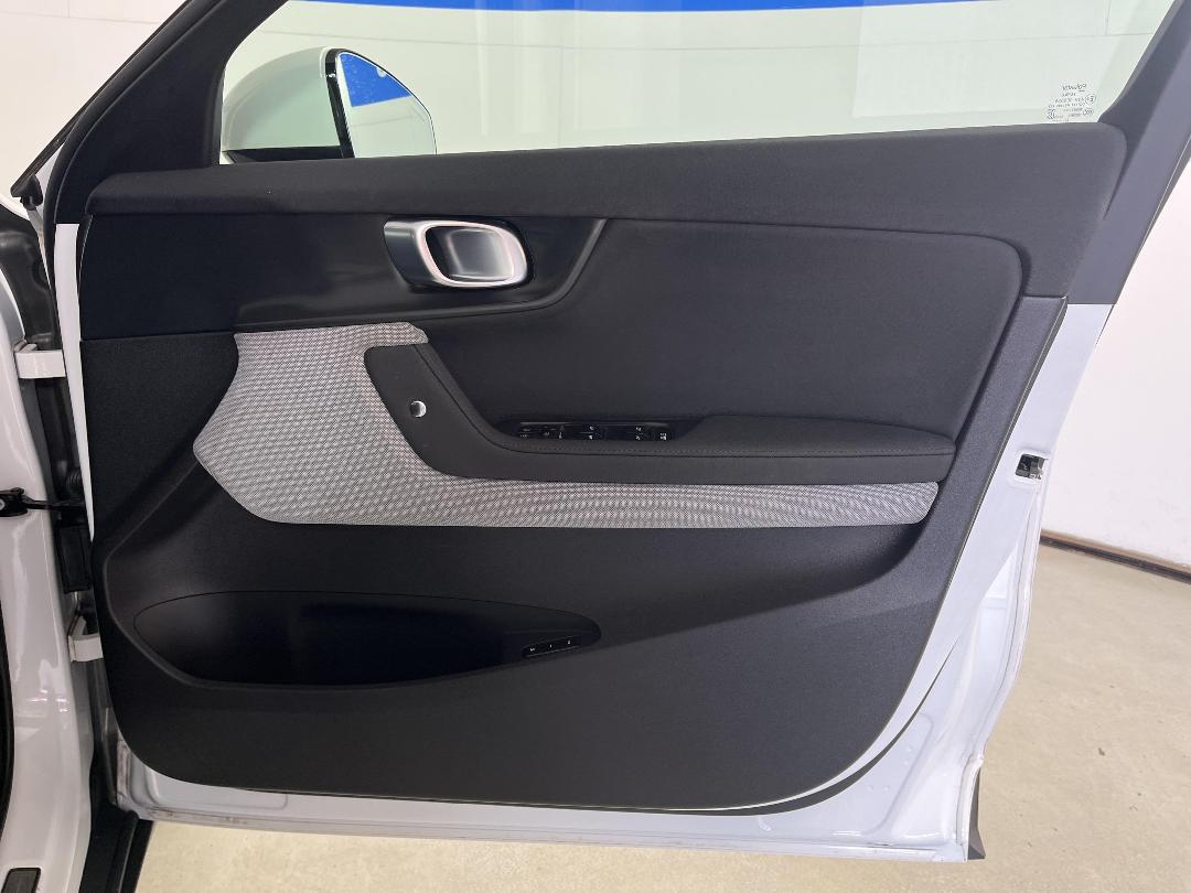 Photo '15' of Polestar Polestar 2 Photo '15' of Polestar Polestar 2