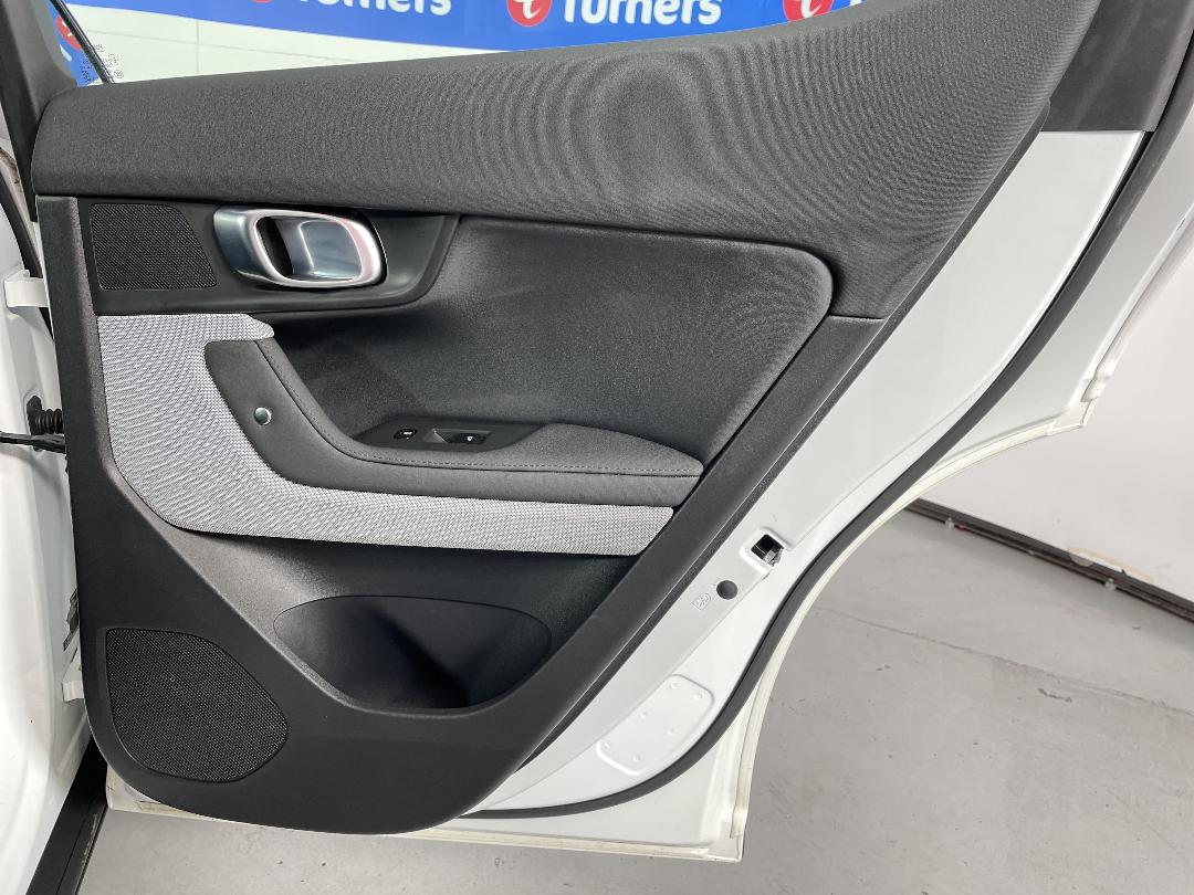 Photo '19' of Polestar Polestar 2 Photo '19' of Polestar Polestar 2