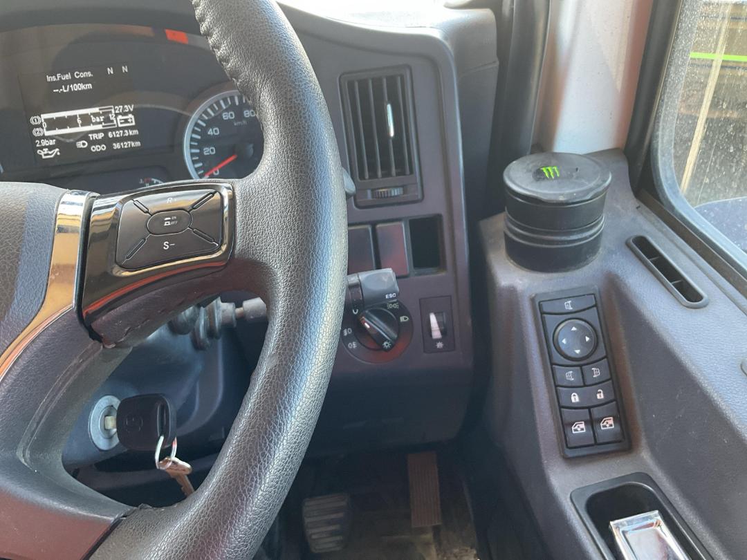 Photo '17' of Shacman X3000 Cab Chassis Photo '17' of Shacman X3000 Cab Chassis