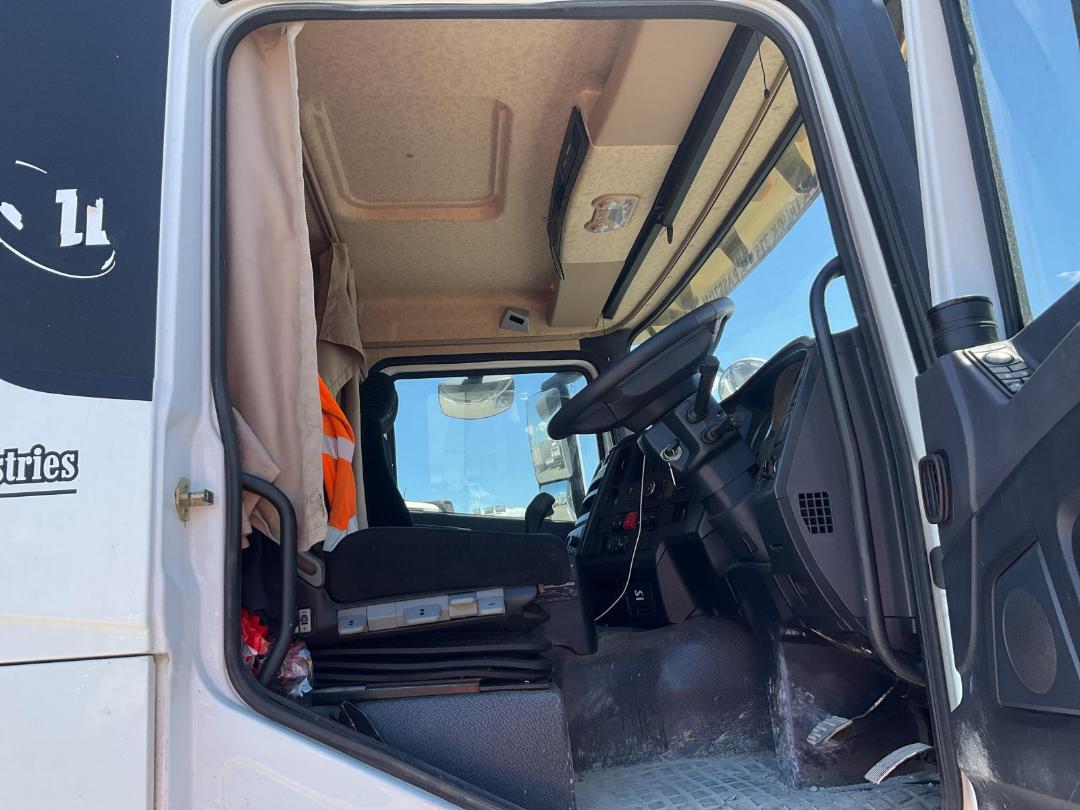 Photo '11' of Shacman X3000 Cab Chassis Photo '11' of Shacman X3000 Cab Chassis