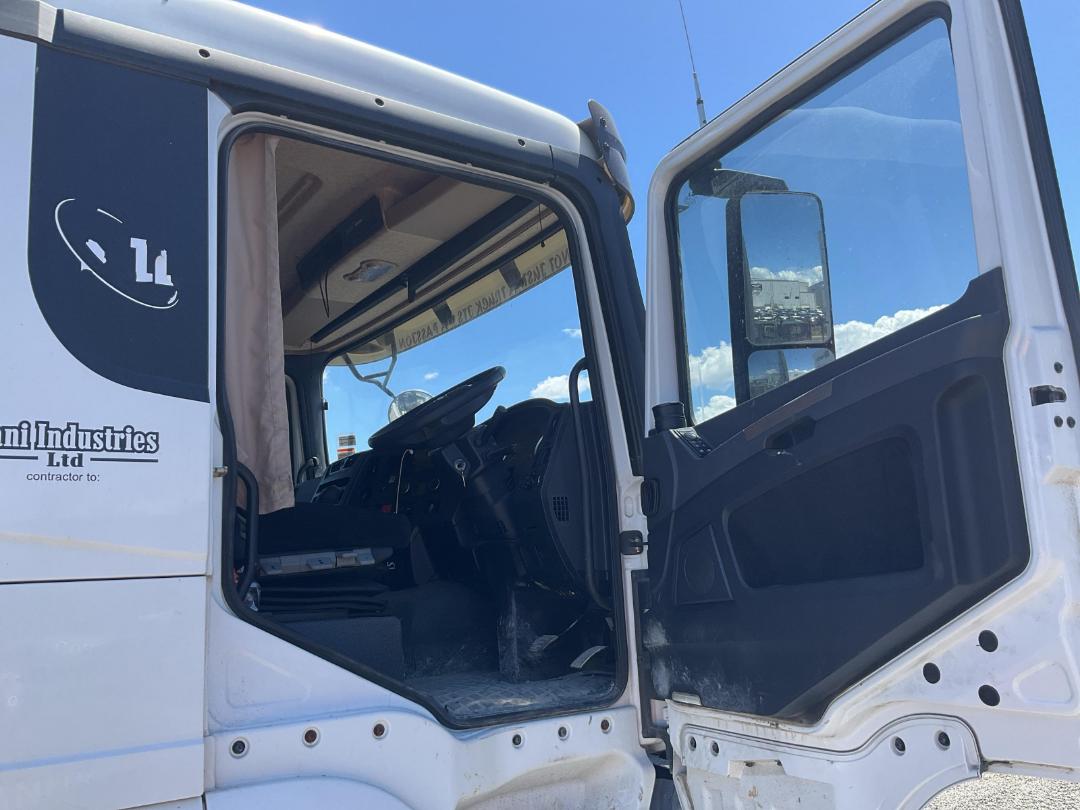 Photo '12' of Shacman X3000 Cab Chassis Photo '12' of Shacman X3000 Cab Chassis