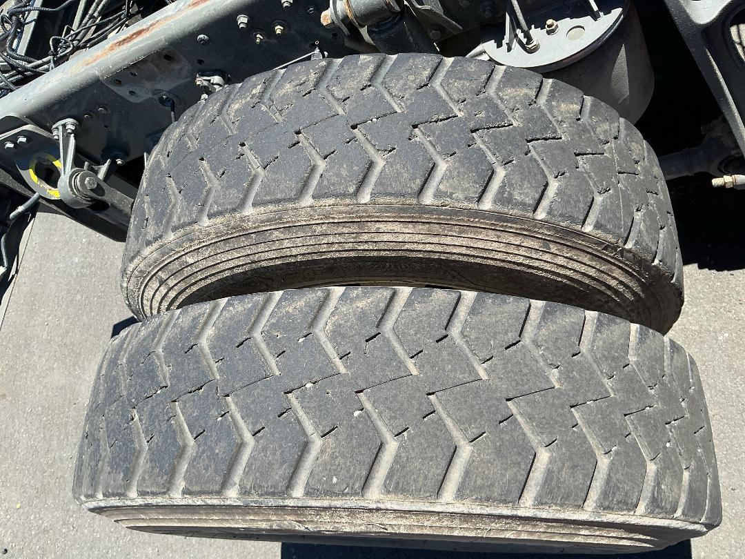 Photo '29' of Sinotruk C7 Cab Chassis