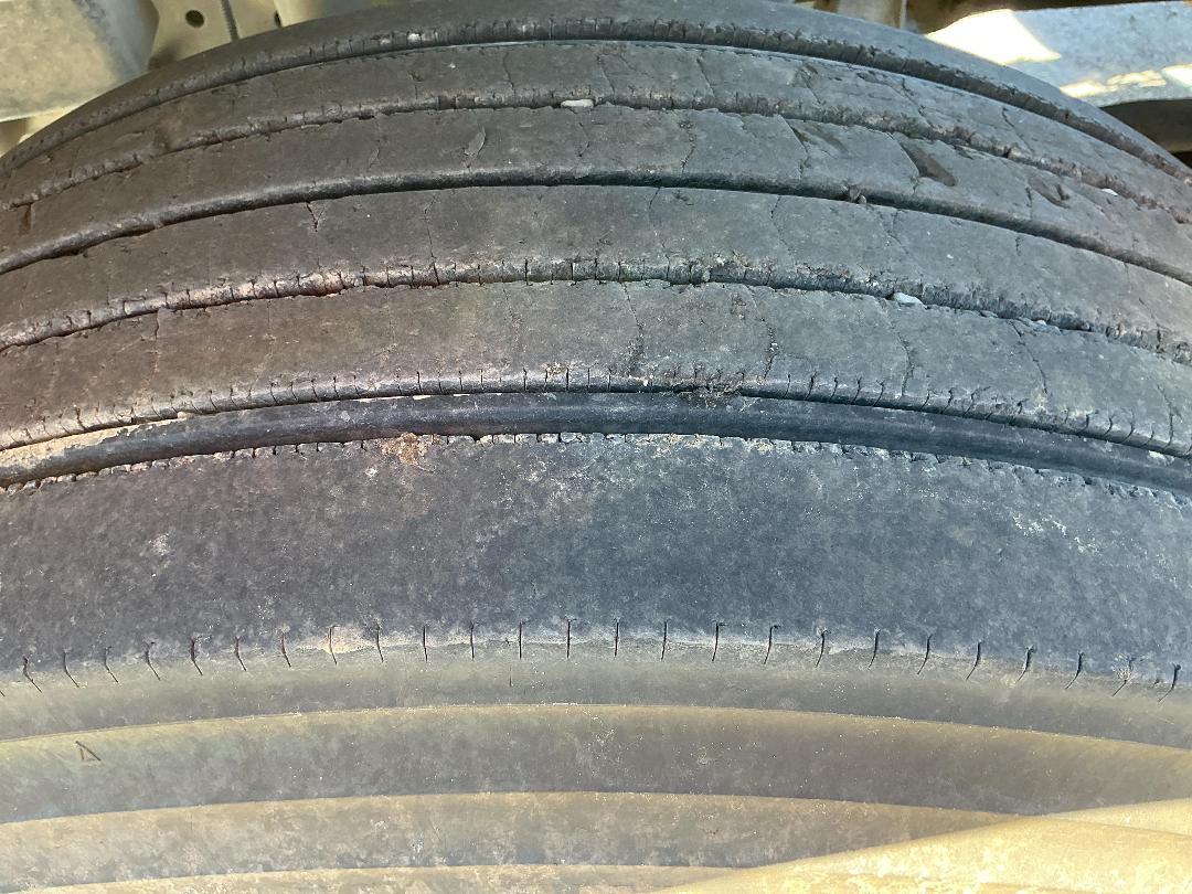 Photo '32' of Sinotruk C7 Cab Chassis