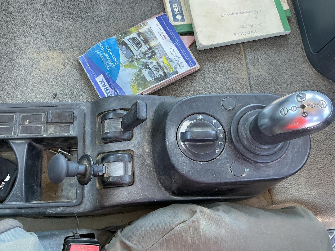 Photo '16' of Sinotruk C7 Cab Chassis