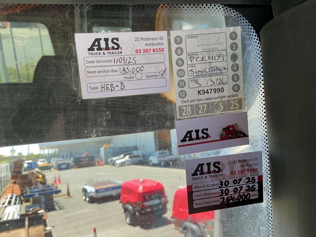 Photo '18' of Sinotruk C7 Cab Chassis