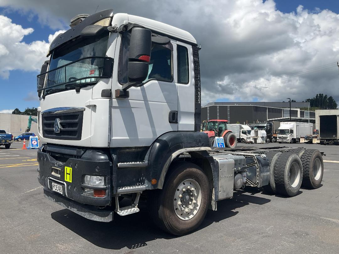 Photo '9' of Sinotruk C7 Cab Chassis