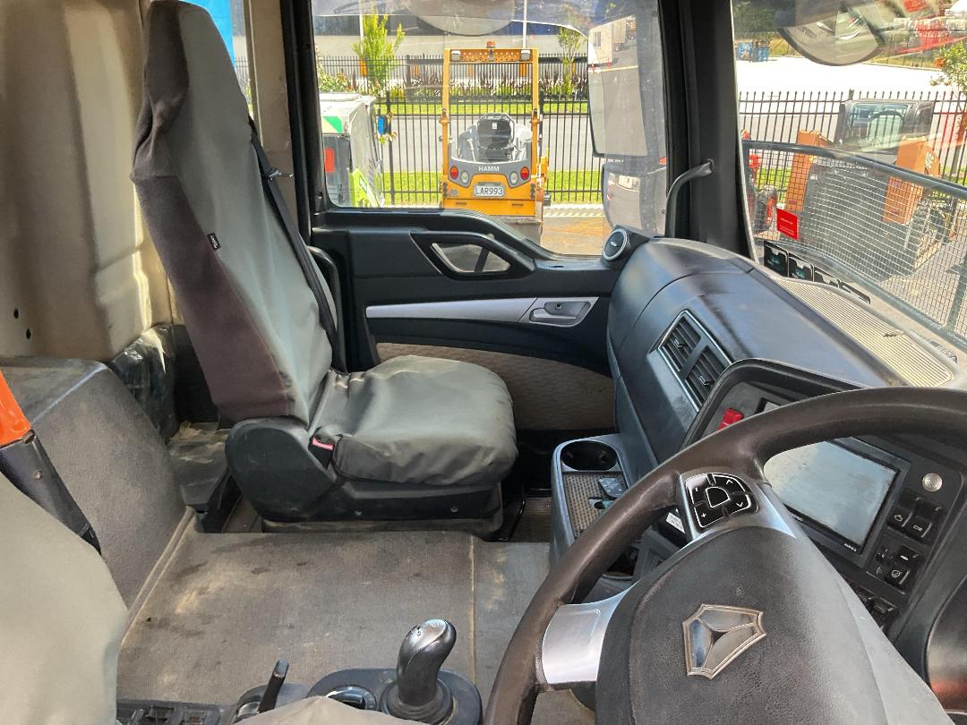 Photo '15' of Sinotruk C7 Cab Chassis