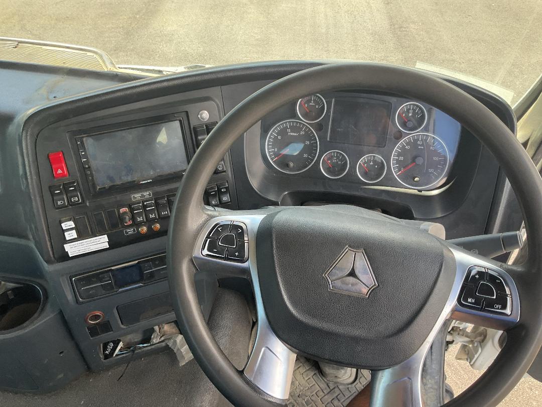 Photo '13' of Sinotruk C7 Cab Chassis