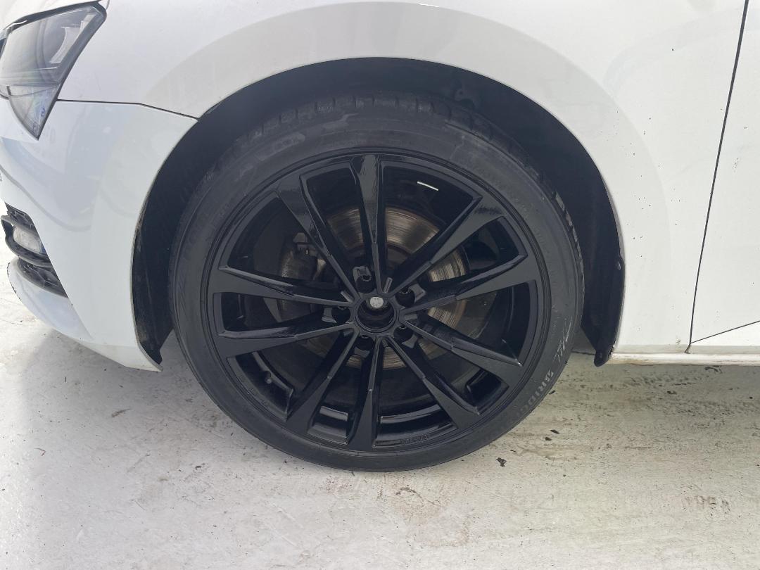 Photo '10' of Skoda Superb