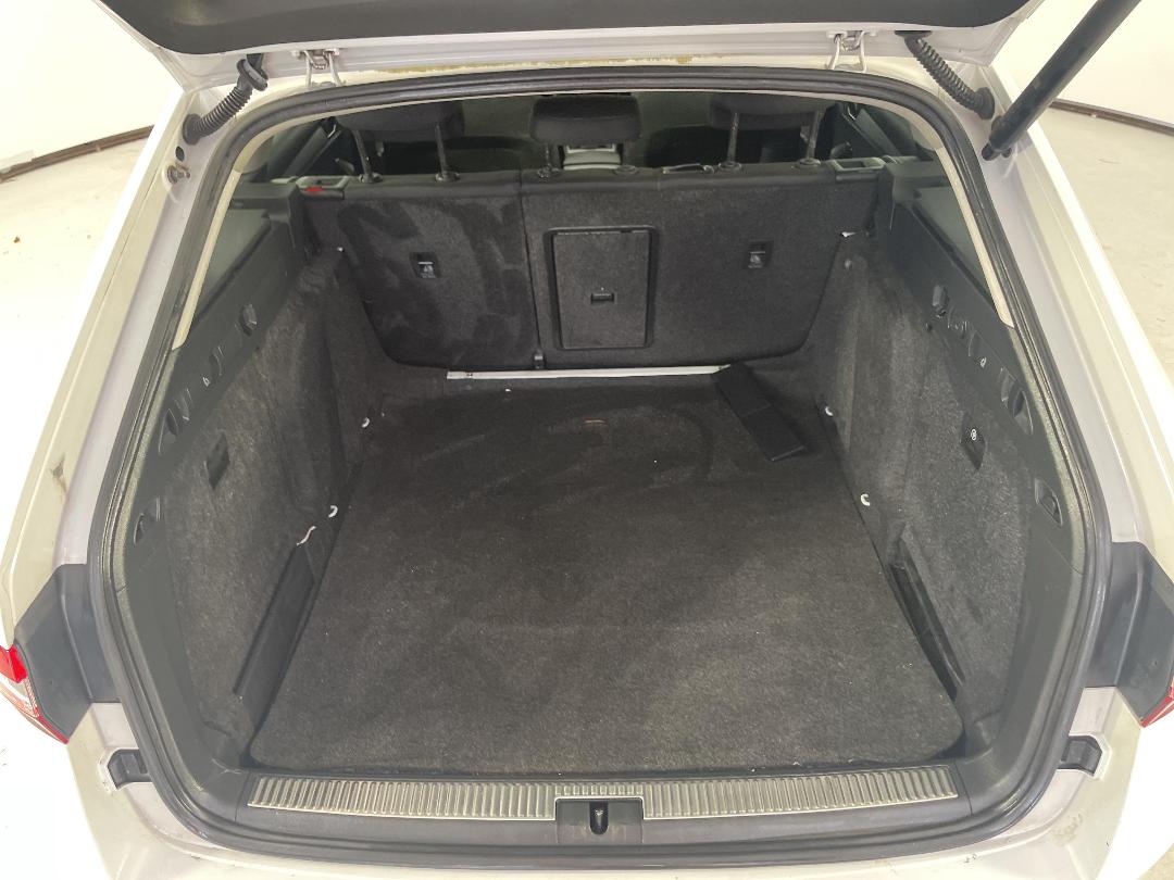 Photo '14' of Skoda Superb