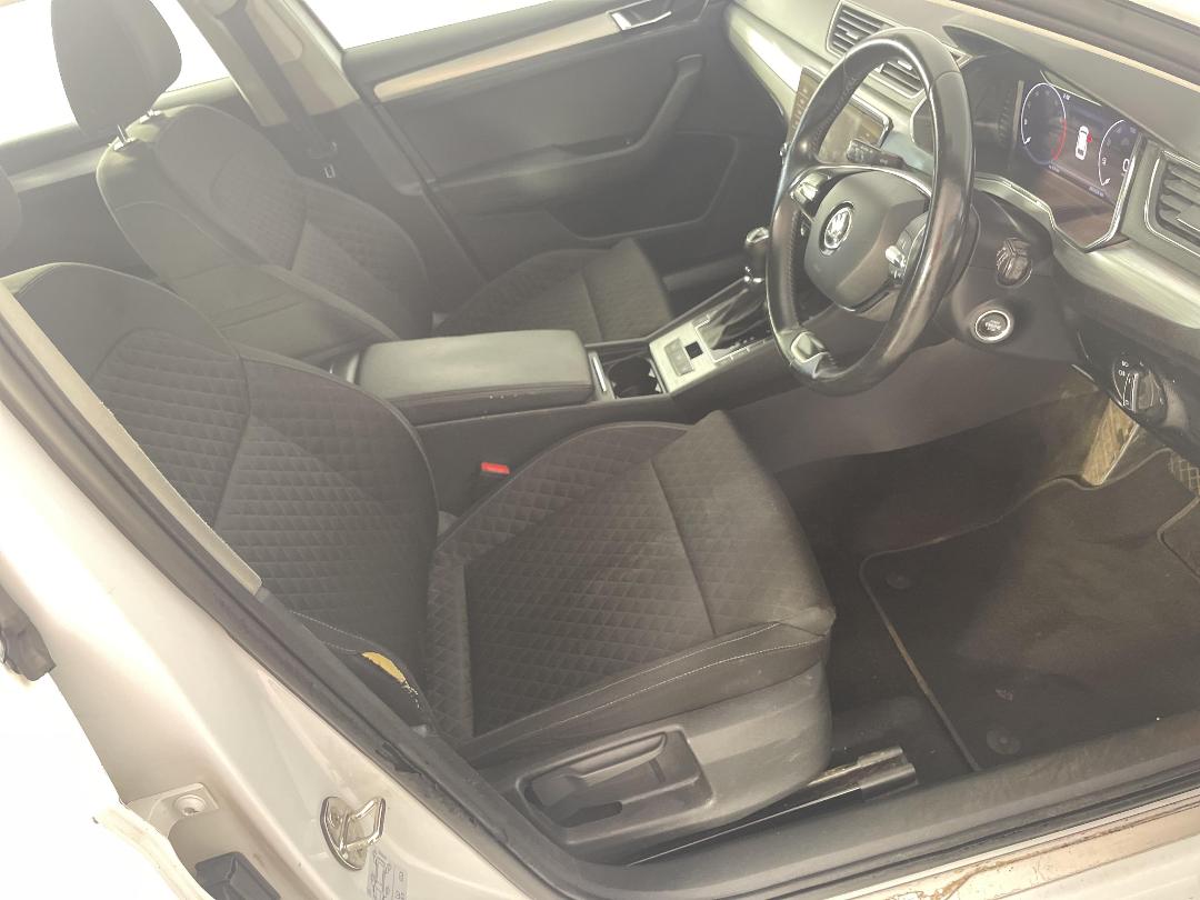 Photo '16' of Skoda Superb