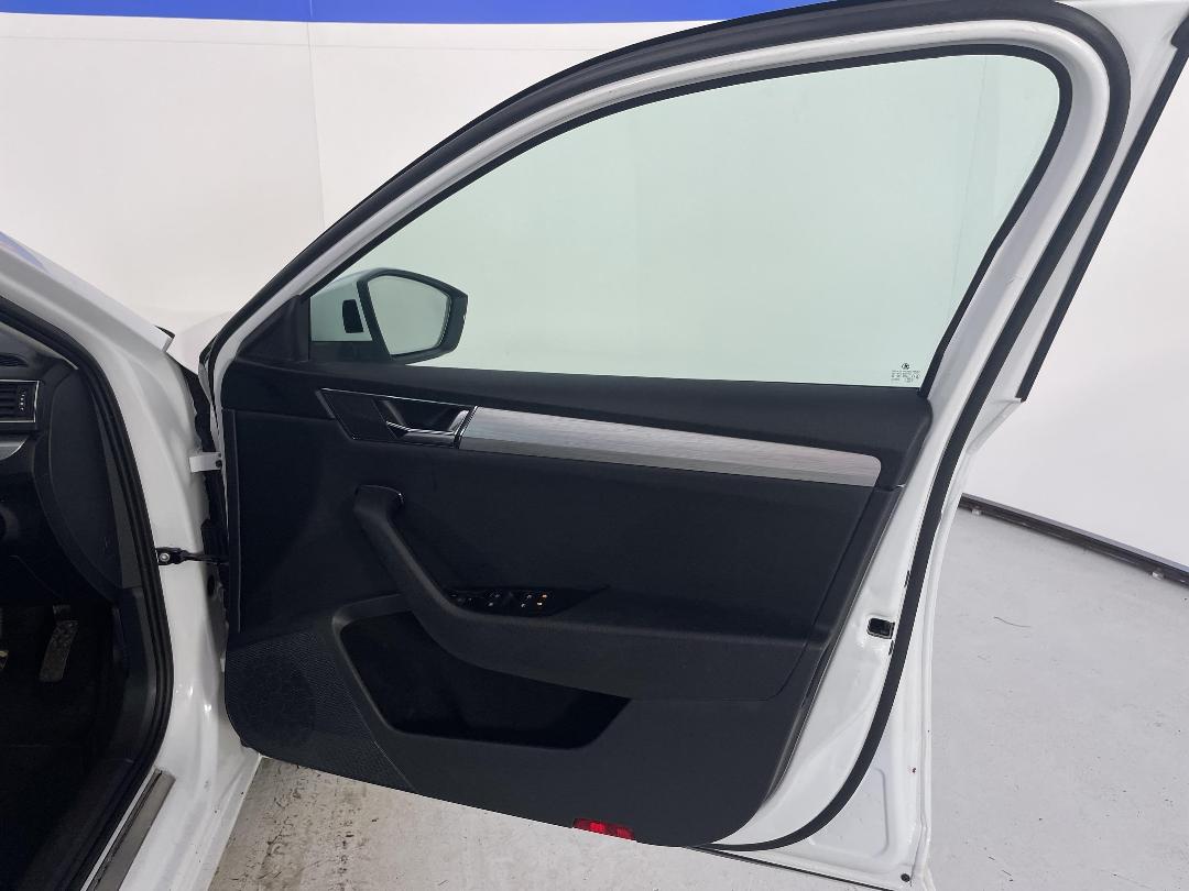 Photo '15' of Skoda Superb