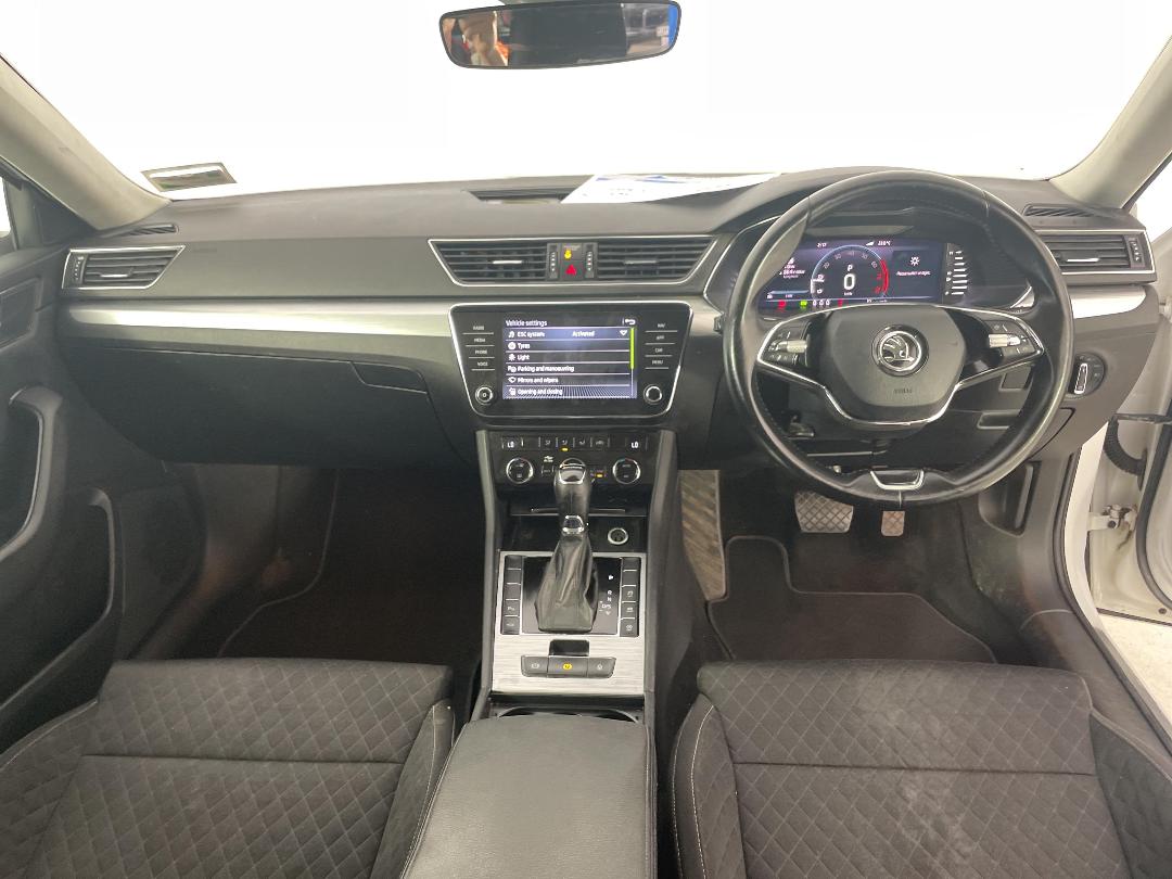 Photo '17' of Skoda Superb