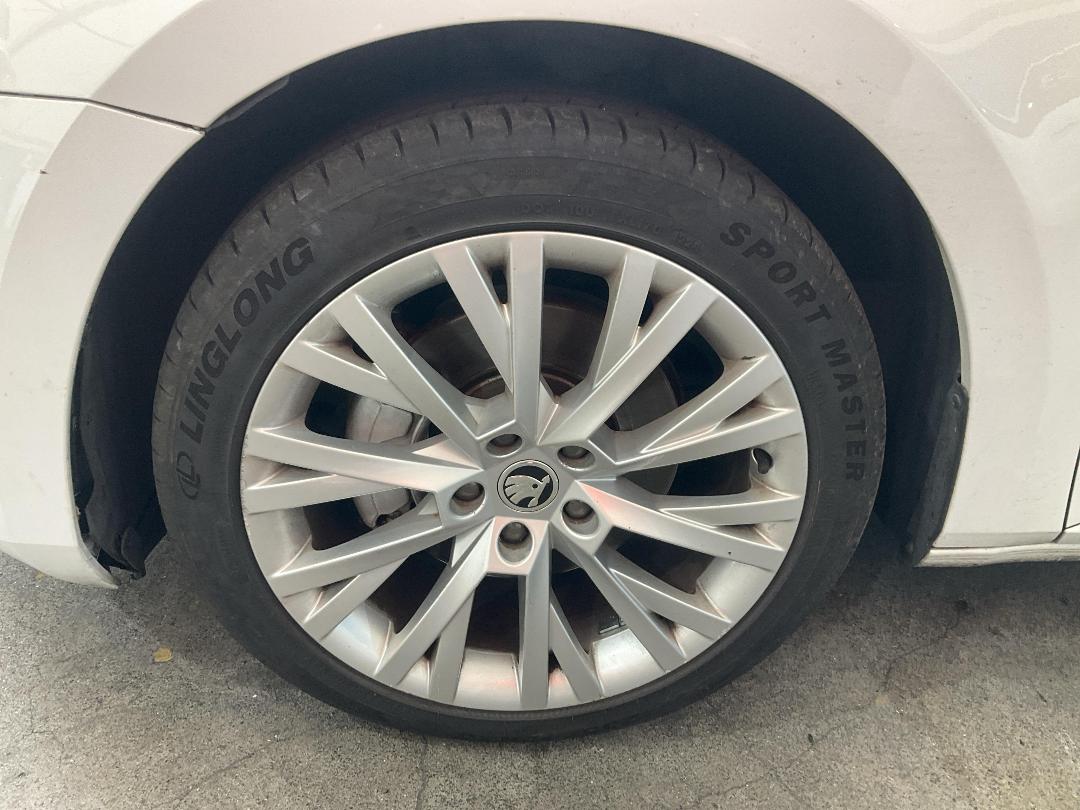 Photo '5' of Skoda Superb Style 140KW