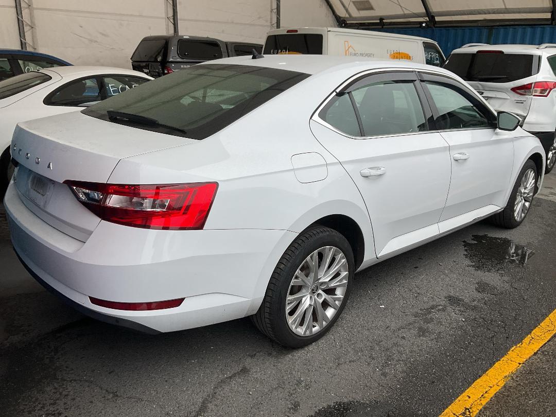 Photo '8' of Skoda Superb Style 140KW