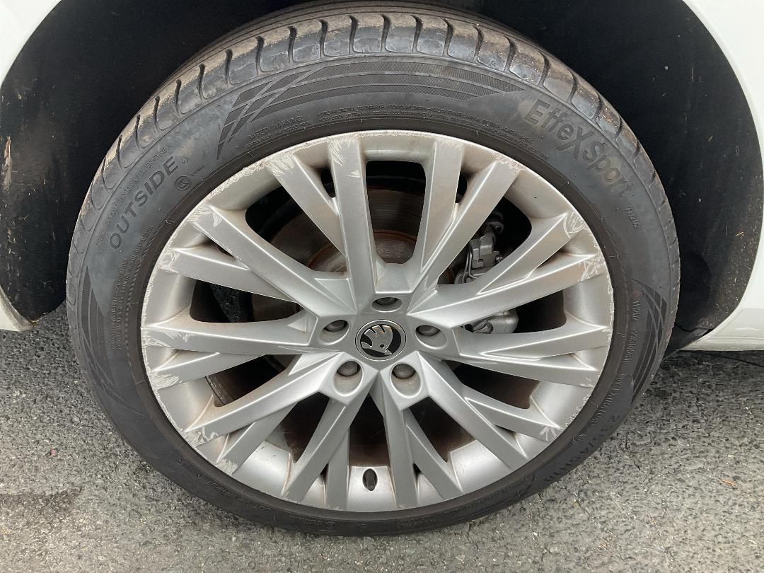 Photo '9' of Skoda Superb Style 140KW