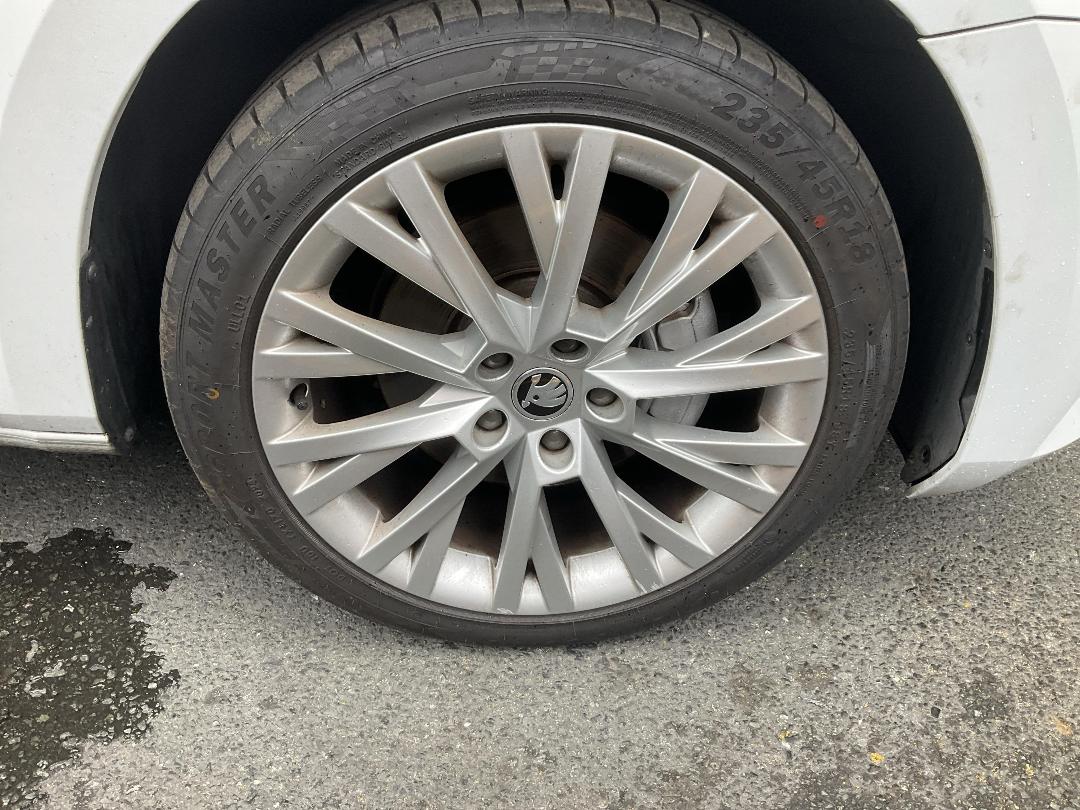 Photo '10' of Skoda Superb Style 140KW