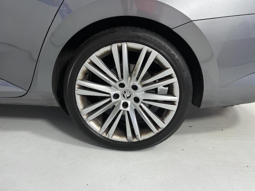 Photo '11' of Skoda Superb