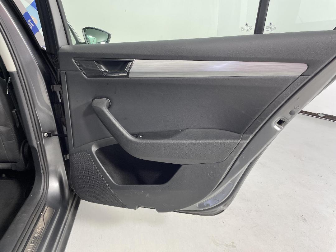 Photo '19' of Skoda Superb