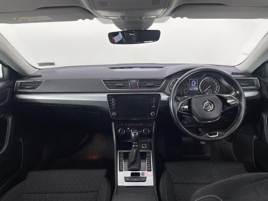 Photo '17' of Skoda Superb