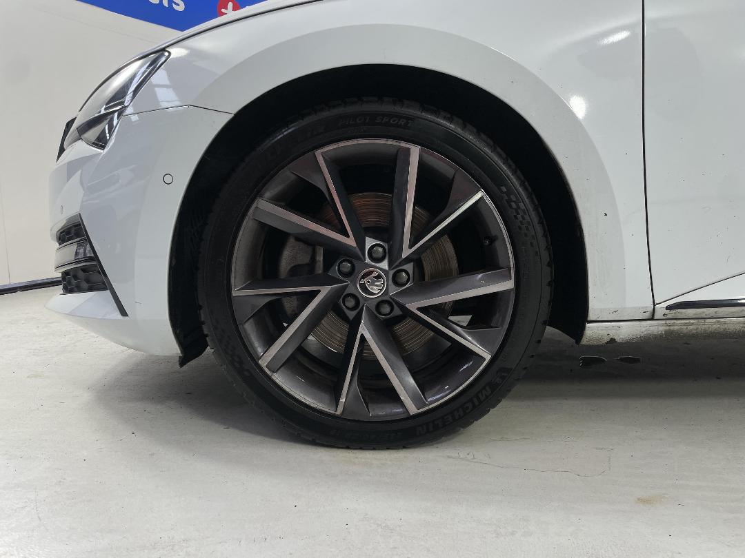 Photo '10' of Skoda Superb