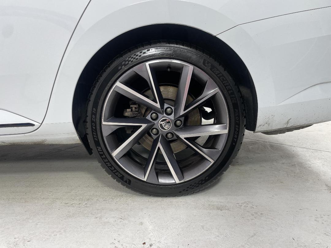 Photo '11' of Skoda Superb