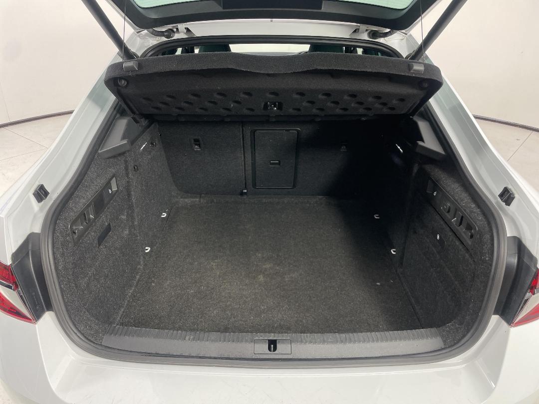 Photo '14' of Skoda Superb