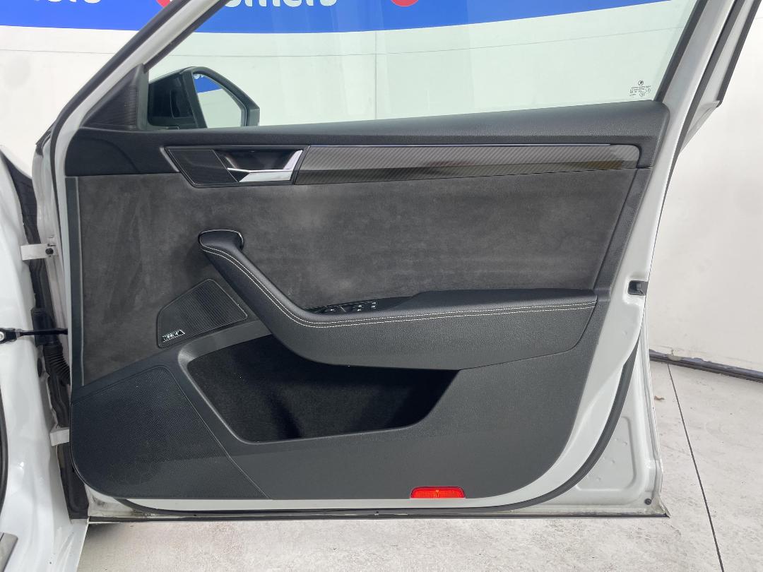 Photo '15' of Skoda Superb