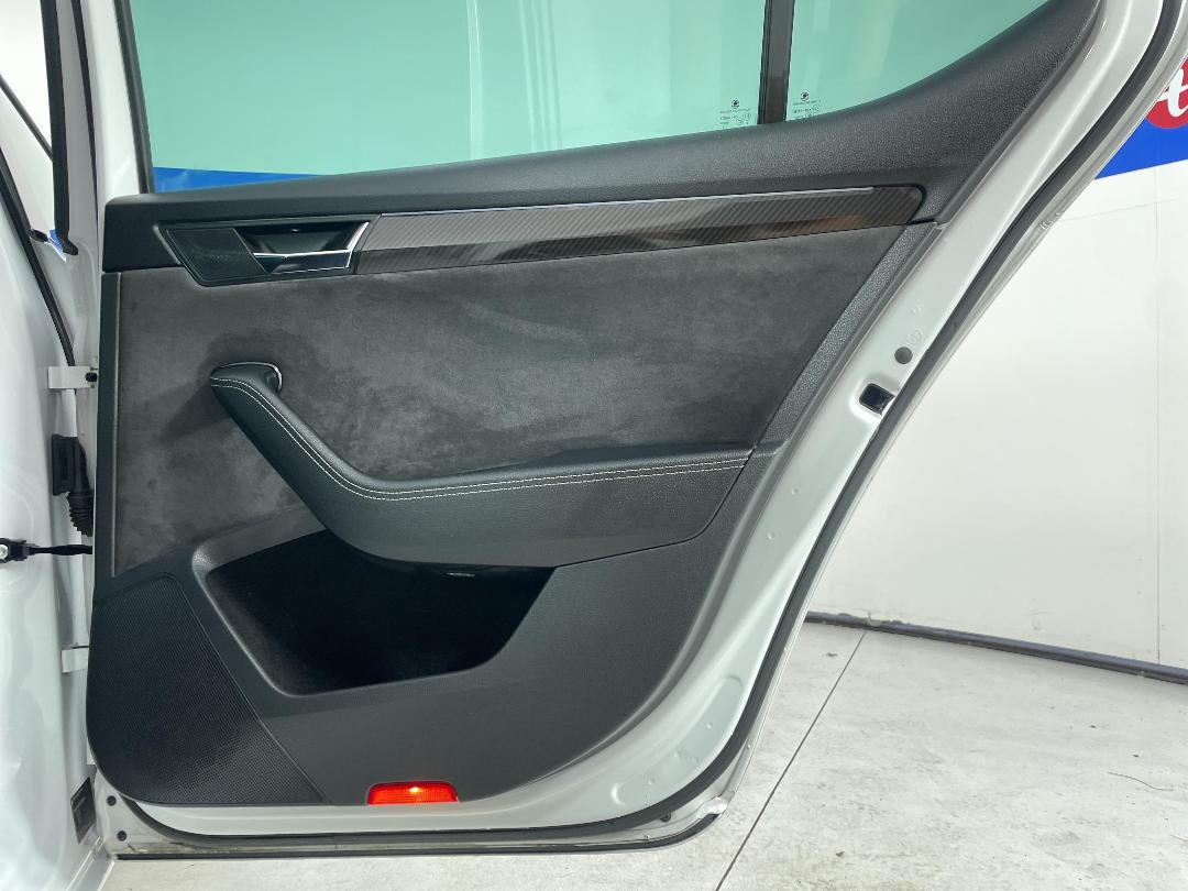 Photo '19' of Skoda Superb