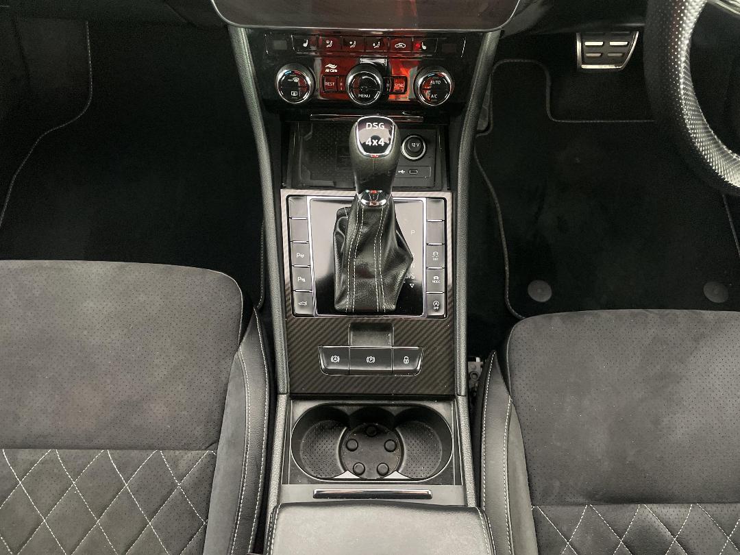 Photo '18' of Skoda Superb