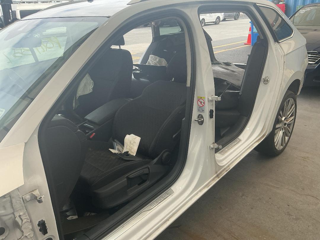 Photo '4' of Skoda Superb WGN Ambition 162KW Photo '4' of Skoda Superb WGN Ambition 162KW