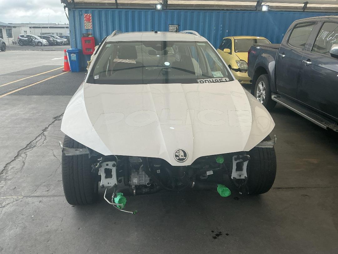 Photo '2' of Skoda Superb WGN Ambition 162KW Photo '2' of Skoda Superb WGN Ambition 162KW