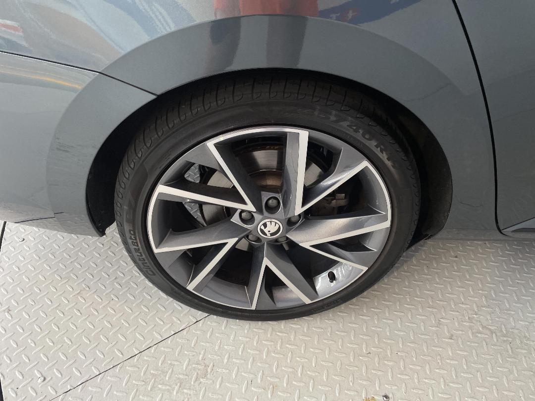 Photo '12' of Skoda Superb