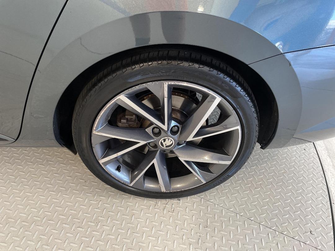 Photo '11' of Skoda Superb