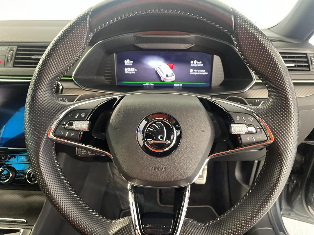 Photo '28' of Skoda Superb