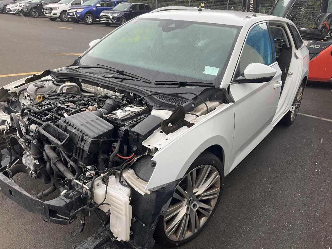 Photo '2' of Skoda Superb WGN Ambition 162KW