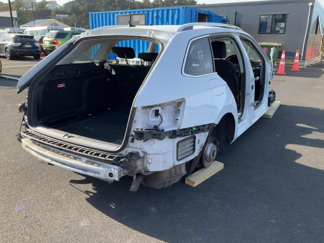 Photo '2' of Skoda Superb WGN Ambition 162KW